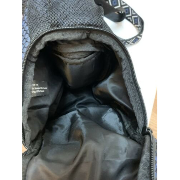 Go Dot Dash Black Blue Camo Bucket Tote Yoga Gym Travel Bag Cross Body Strap EUC - Picture 11 of 12